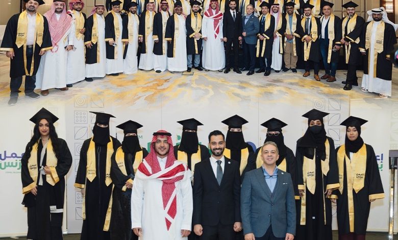 “إعمل بيزنس” تكرم 60 من منسوبي برامجها للدكتوراة والماجستير في حفل كبير بالرياض